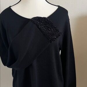 Jones Wear Classic Black Top